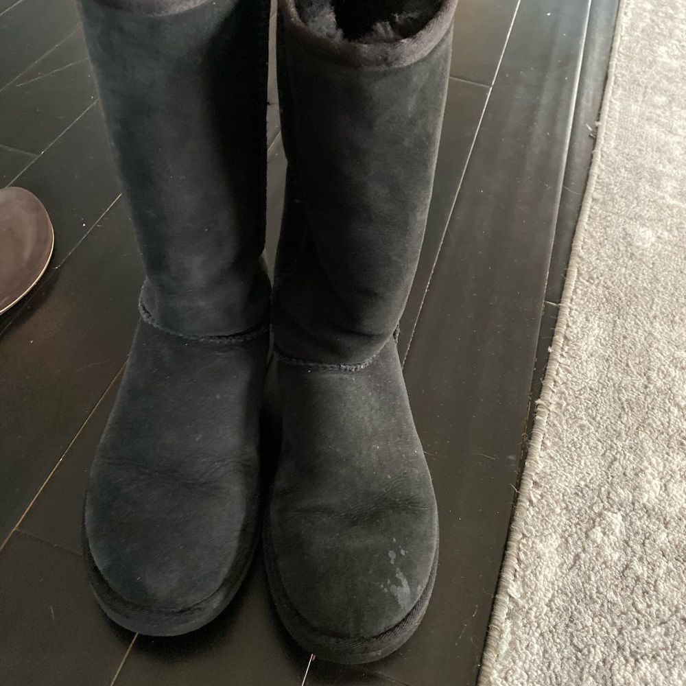 Black tall uggs